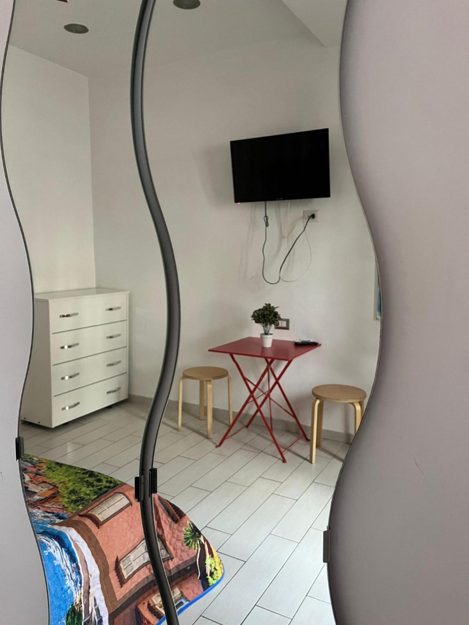 Family Room ポルティチ エクステリア 写真